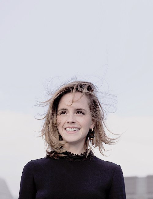 emmaewwatson's tweet photo. Hi, guys! It is Emma! Have a nice day everyone 😀 

#emmawatson #emwatson https://t.co/jeMlBBwYFf