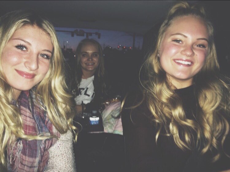 IsabelleDavis11's tweet photo. happy birthday to THE sweetest girl you’ll ever meet. love you with all my heart bby bry 💘 https://t.co/tkr1qxO76V
