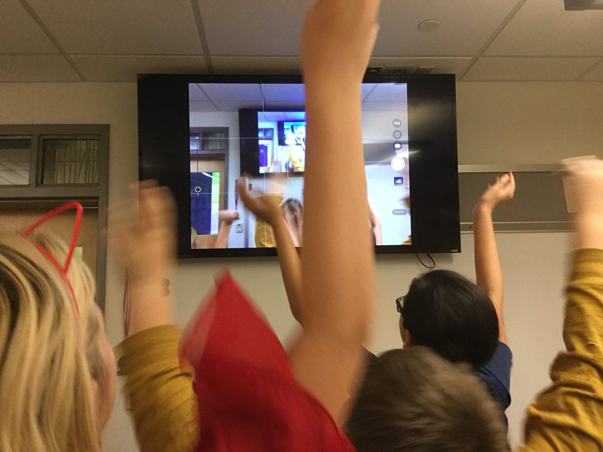 ScancellaCSD's tweet photo. What happens when the iPad is pointed at the TV. Then what happens when the Ss make connections and realize โwhat happens if..โ #tobe10again https://t.co/A8t1hxZTdy