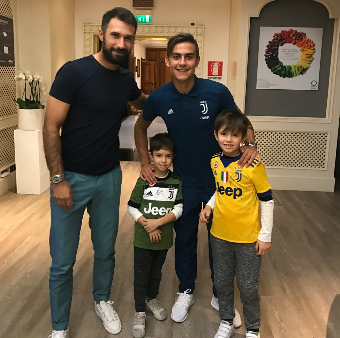 ALE E MATI CON IL LORO IDOLO! ⚽️💎