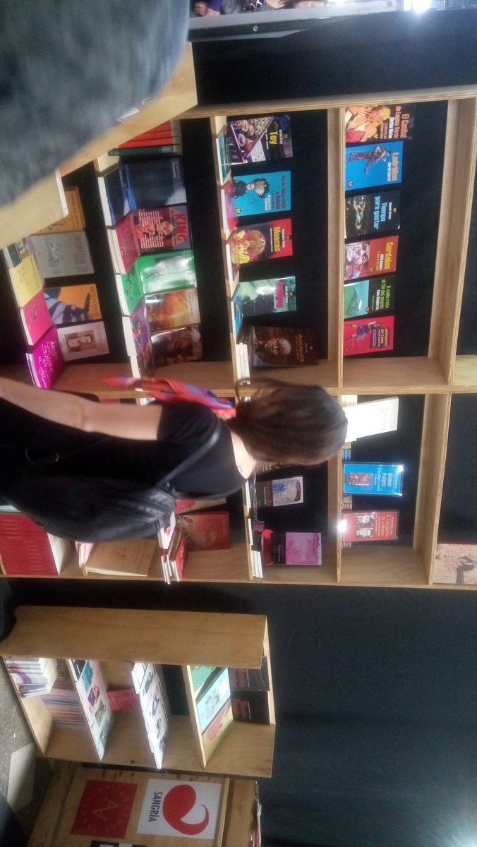 npuntoaparte's tweet photo. Está bacán el stand de la @Furiaeditores Vengan, vengan! #standB5 #FILSA2017 https://t.co/s17OEXZpFM