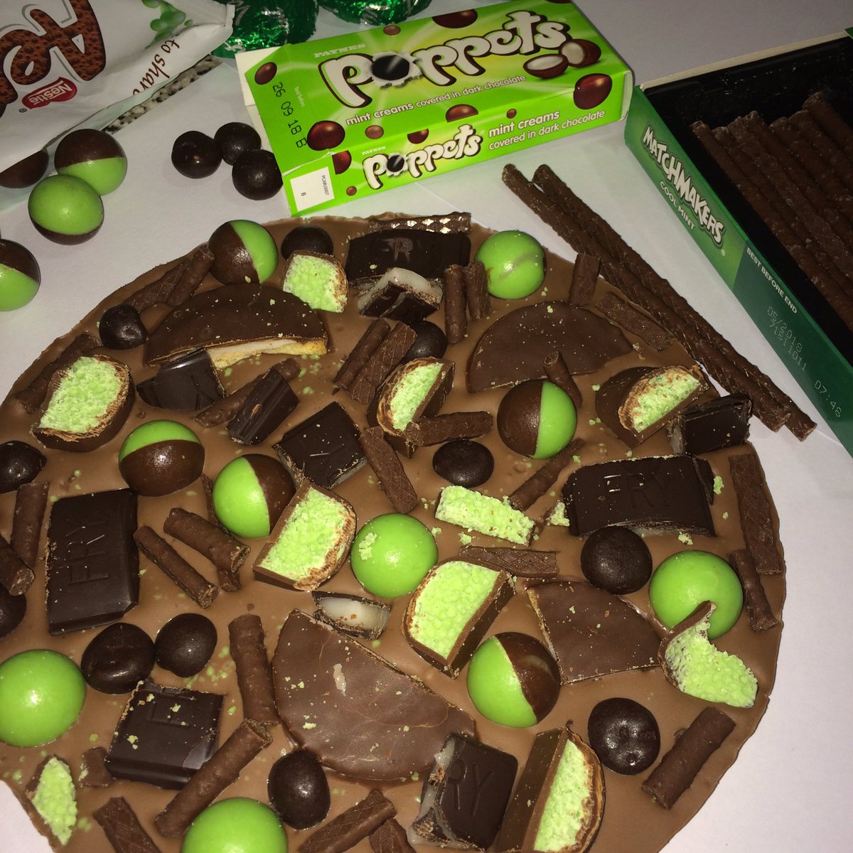 rachelsLollies's tweet photo. 💚MINTY MADNESS 💚 giant round minty chocolate slab 🍫 contains 7 different minty chocolates😍!! #chocolate #mintchocolate https://t.co/PIHIyaO03T