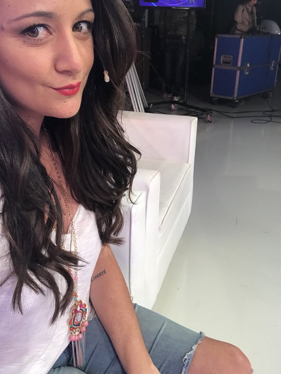 barby_majule's tweet photo. Hoy en @BDV2017Ok hablando sobre el desafío #MoveteContraElACV de @GrupoMedihome 📺💃🏼 Graciass @andretaboada y @ladybarby x la buena ondaa❤️ https://t.co/0pTHoiwAjm