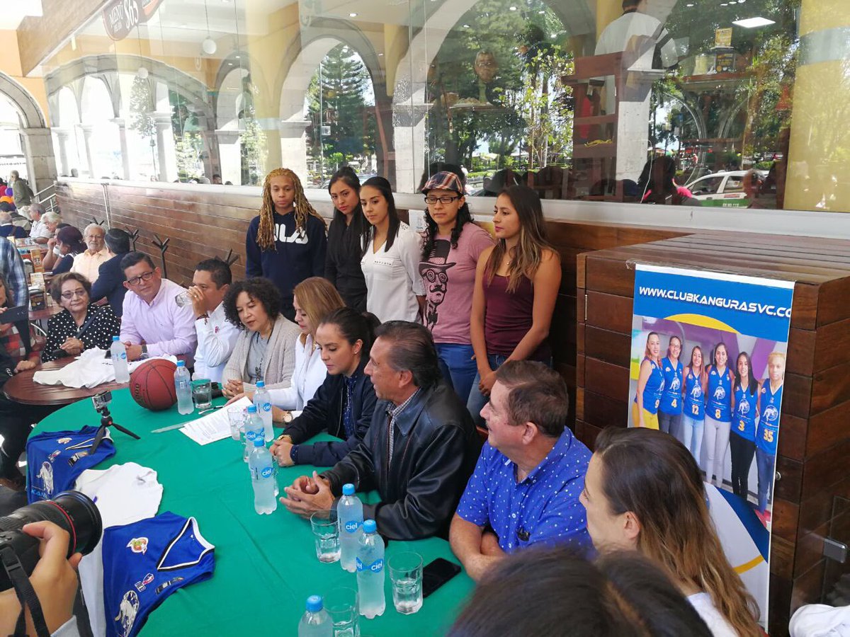 jardinizquierdo's tweet photo. Esta mañana se llevó a cabo la presentación de @KangurasVC de #Xalapa en conocido café del centro de cara al inicio de @acbmexoficial https://t.co/OYlpZvv8Vf