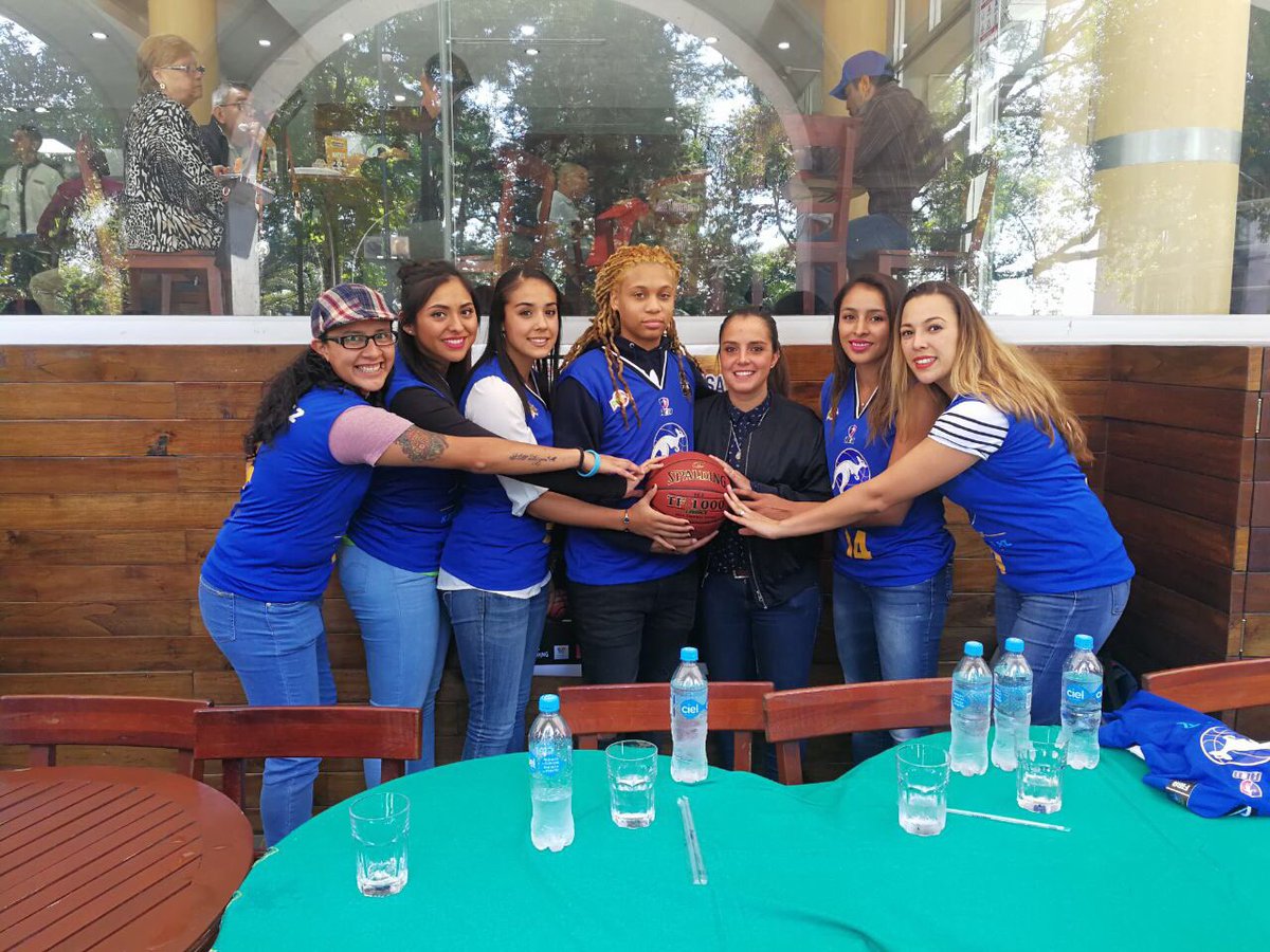 jardinizquierdo's tweet photo. Esta mañana se llevó a cabo la presentación de @KangurasVC de #Xalapa en conocido café del centro de cara al inicio de @acbmexoficial https://t.co/OYlpZvv8Vf