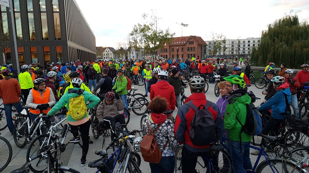 GeoSeifriz's tweet photo. #Criticalmass in #Reutlingen https://t.co/zDeR6ZrTAW