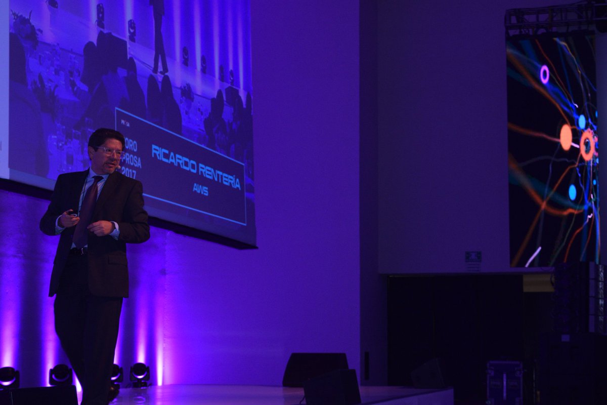 PROSA_Mx's tweet photo. "Las plataformas en línea como la de @amazonmex permiten economizar la experiencia digital del usuario” Ricardo Rentería #ForoProsa17 https://t.co/6tlI84h5Uq