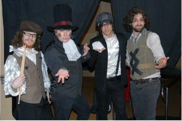thisisanayin's tweet photo. 10 years since Fall Out Boy dressed up as Panic! At The Disco for Halloween. Iconic 👌🏼 https://t.co/EbELtuGC3B