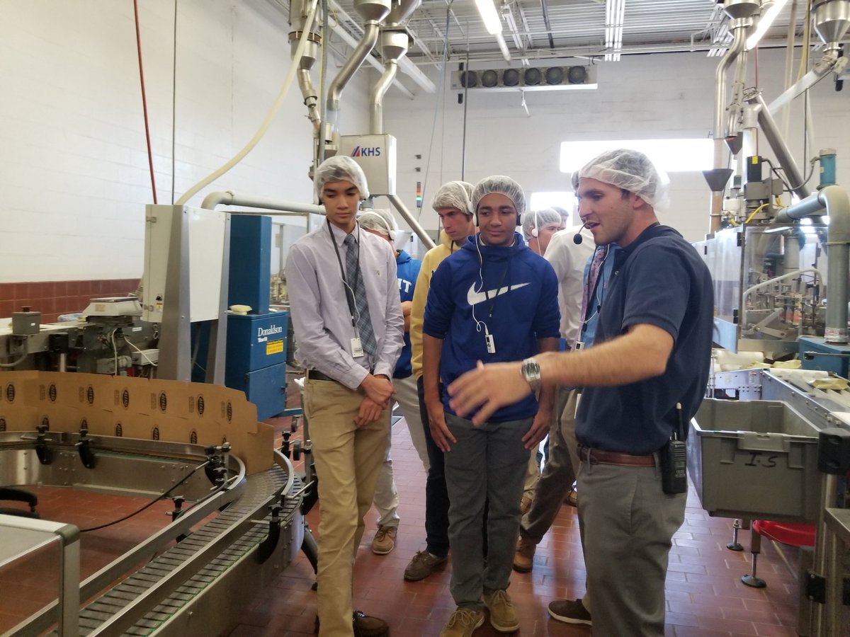JesuitTampaFL's tweet photo. Jesuit engineering juniors are behind the scenes right now at Vigo Alessi, real-world manufacturing and production. #JesuitEngineering https://t.co/5wiIz6CKKp