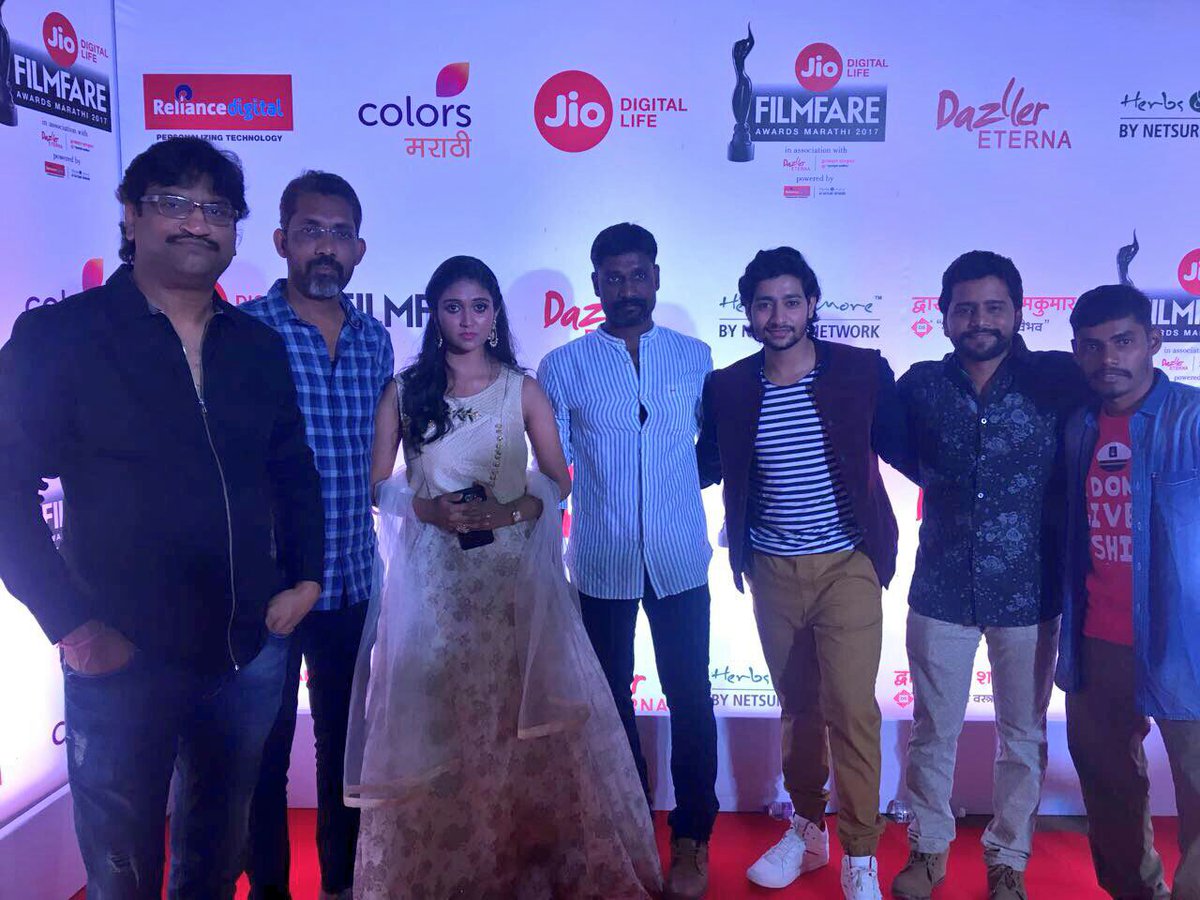 PuneTimesOnline's tweet photo. #Sairat wins the #JioFilmfareAwards (Marathi) Best Film Award. 'Pic: BCCL copyright' Congratulations 🎇🎉🎉 https://t.co/rN7jBFXwYg
