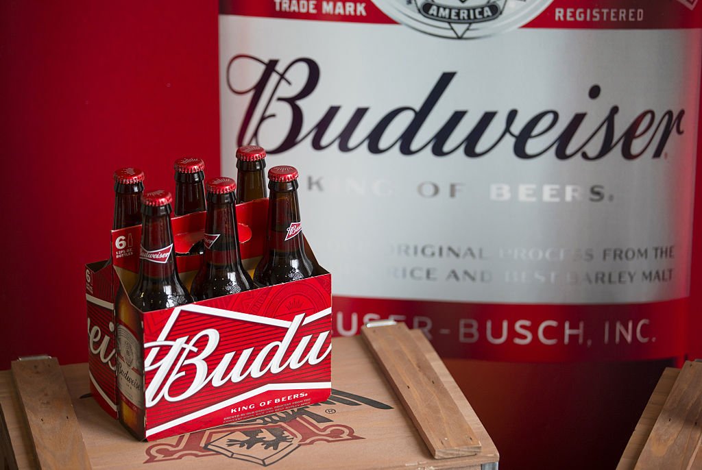 BeerLovesSETX's tweet photo. The weather is getting cold... but so is the beer! Cozy up with a six pack of @budweiserusa this weekend! https://t.co/nherSCY1n4