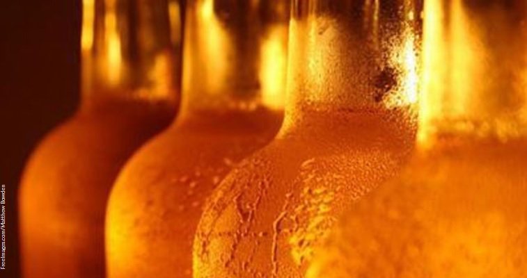 Man trapped in gas station cooler stays overnight, drinks beer bit.ly/2yRtFSY?source… https://t.co/wwP7U3x4pq