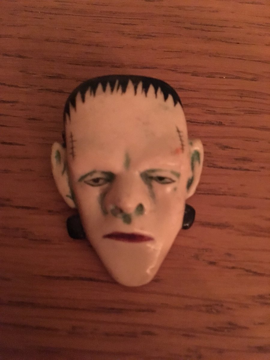 Sidthepainter's tweet photo. Getting all ready for Halloween at my drum...my brother gave this badge, and I know for a fact itβs about 35yrs old..
#outfitsorted https://t.co/v565p2K8q2