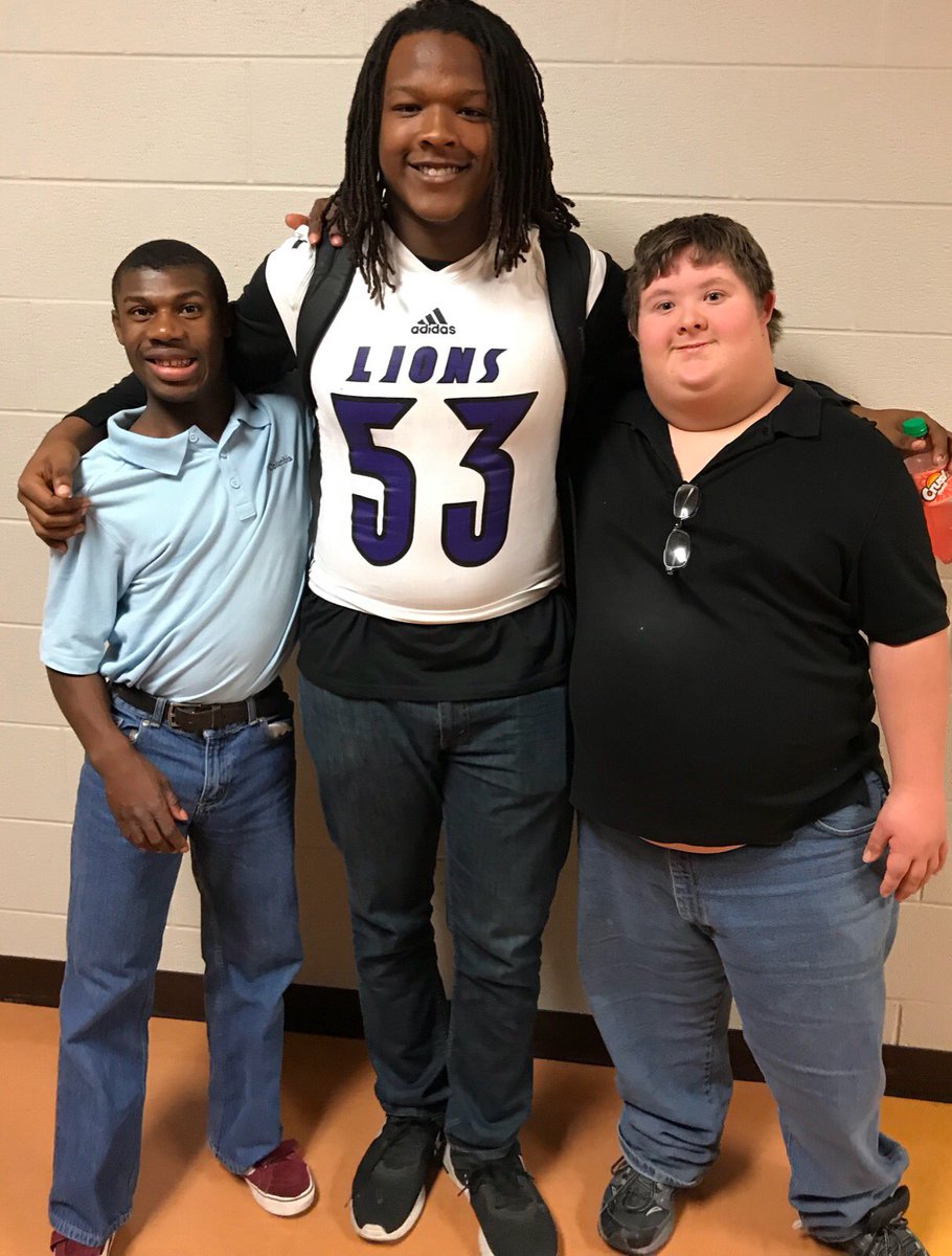 CentralLionsFB's tweet photo. Special thanks to our best buddies for always wishing us good luck!!@TNBestBuddies @BestBuddies  #BestFriends https://t.co/E94OP3gnmA