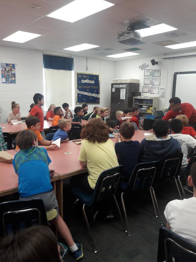 DeniseFockler's tweet photo. NLES 5th grade learning about thrust and lift https://t.co/KjL1Axz5rI