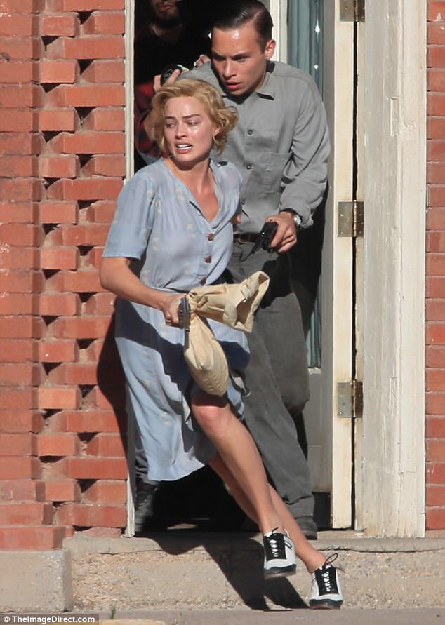 Margot Robbie - With Finn Cole filming Dreamland in New Mexico - October 27, 2017