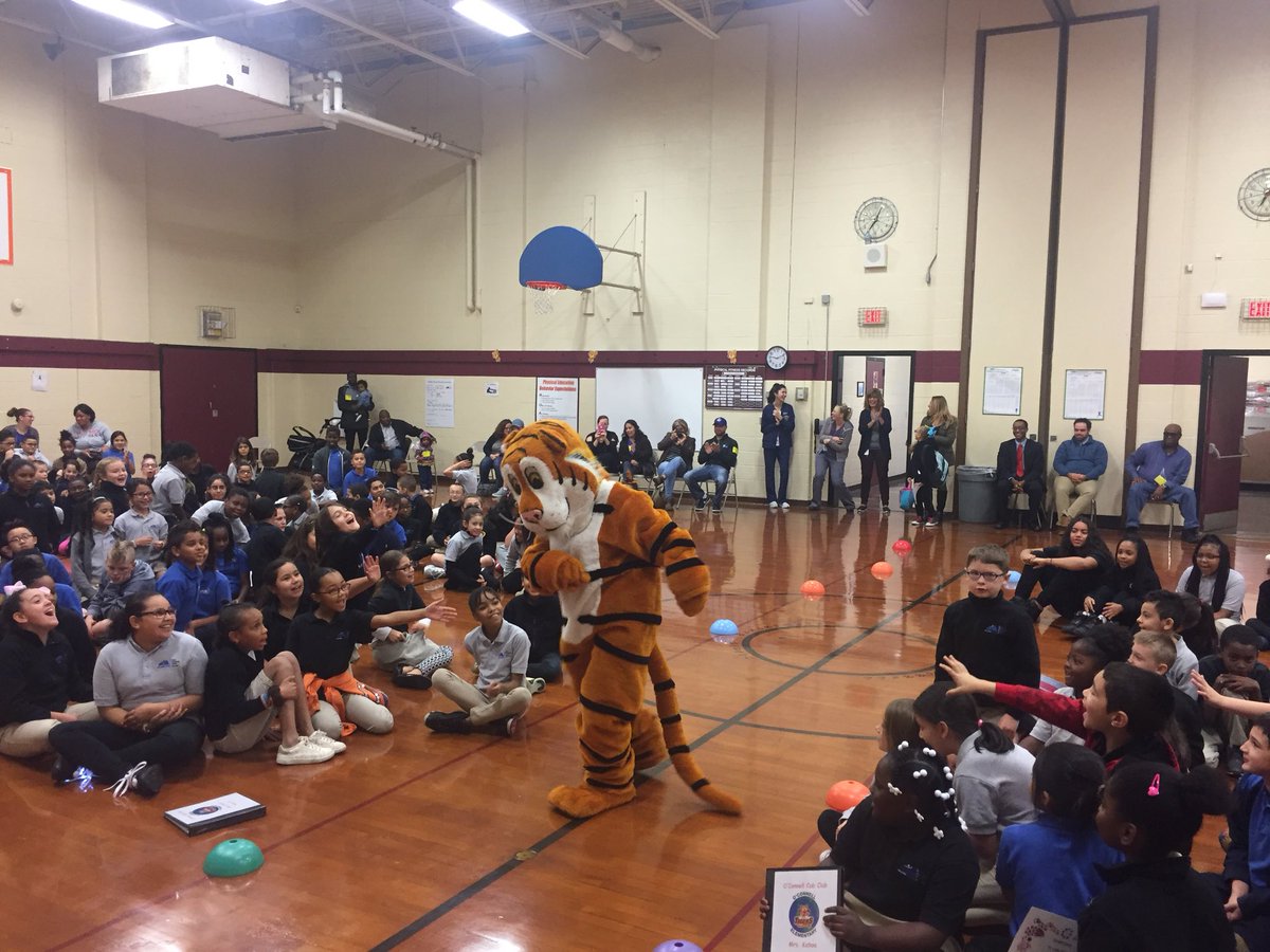 OConnellTigers's tweet photo. Celebrating our ROAR rules!
Respect
Offer Kindness
Act Safe
Responsible

#PositiveCulture
#HighExpectations
#OCPRIDE https://t.co/Esf95MW53I