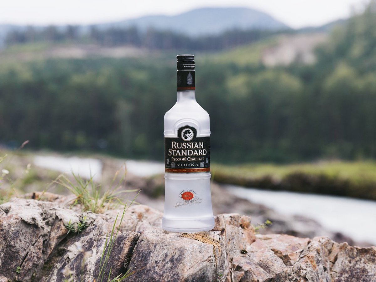 RussianStandard's tweet photo. Hurry, get outside this #fullbottlefriday... winter is coming!!
#fbf #vodkauthority #russianstandard https://t.co/umMUpYK4im