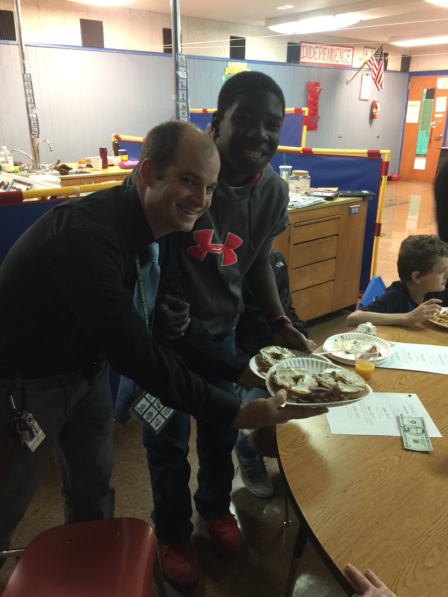 Franky’s Diner is in full swing as students practice ordering, eating on a budget, and eating some homemade brunch! <a href="/DMMShornets/">Dexter McCarty MS</a> #GoHornets