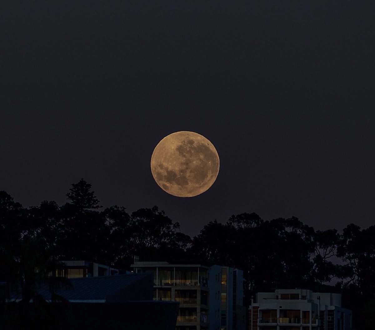 Abdulmajeed Alshatti On Twitter The Difference Between The Moon In Kuwait Left And Australia Right The Tycho Carter Is Upside Down October 2017 Davidbflower Https T Co 6h6jdvktdg