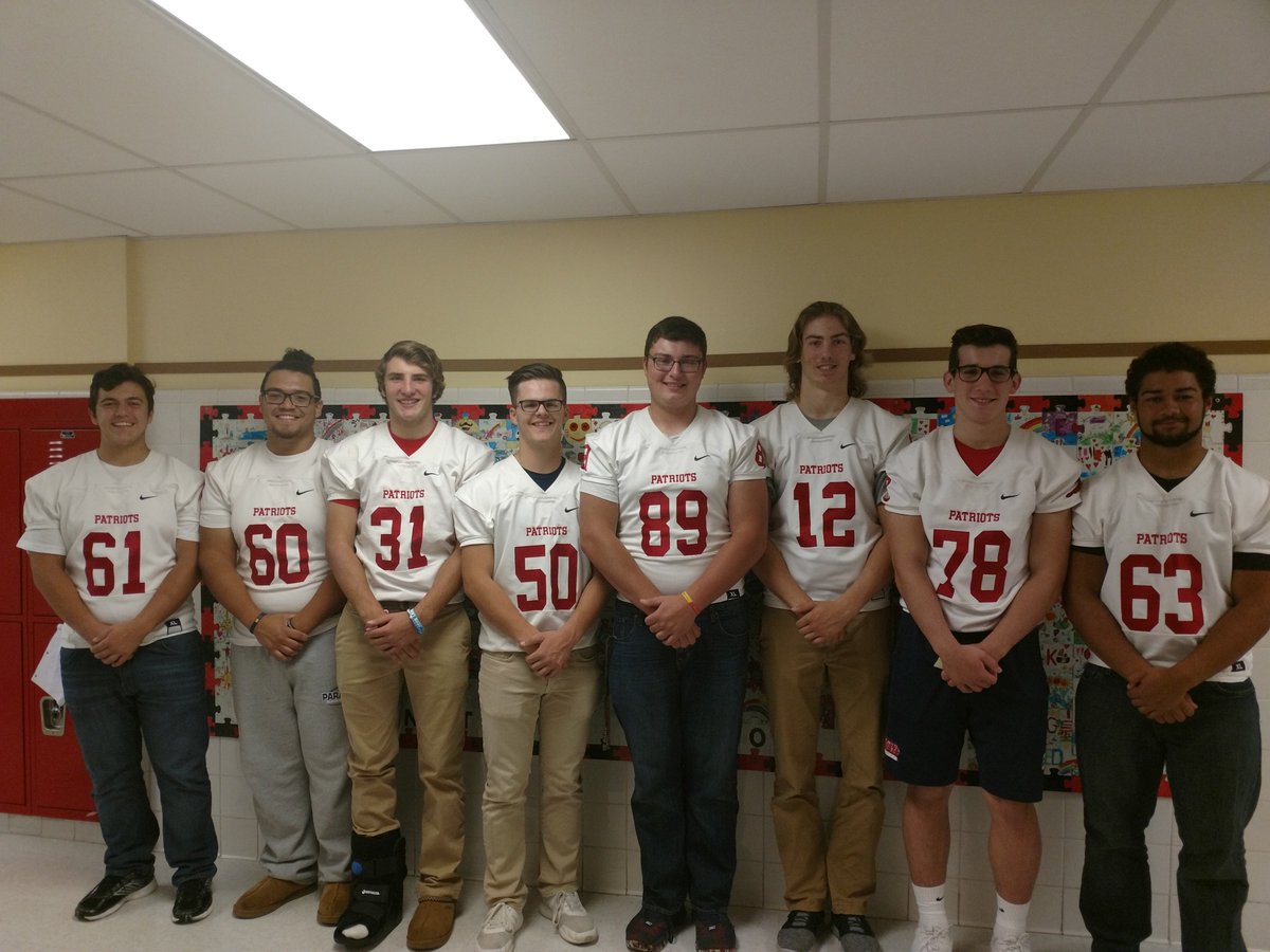 netcongschool's tweet photo. Thanks to members of the LVRHS Football Team for reading to our students in K-3 #lvrhs #netcongschool #readingrocks https://t.co/s9EIarXcEo