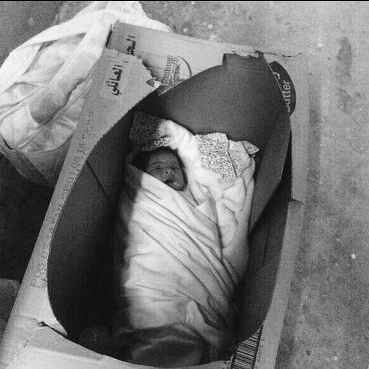 لستُ لقيطًا ولا إبن شارع ، أنا الحب الذي تخلى عنه عشيقان !!