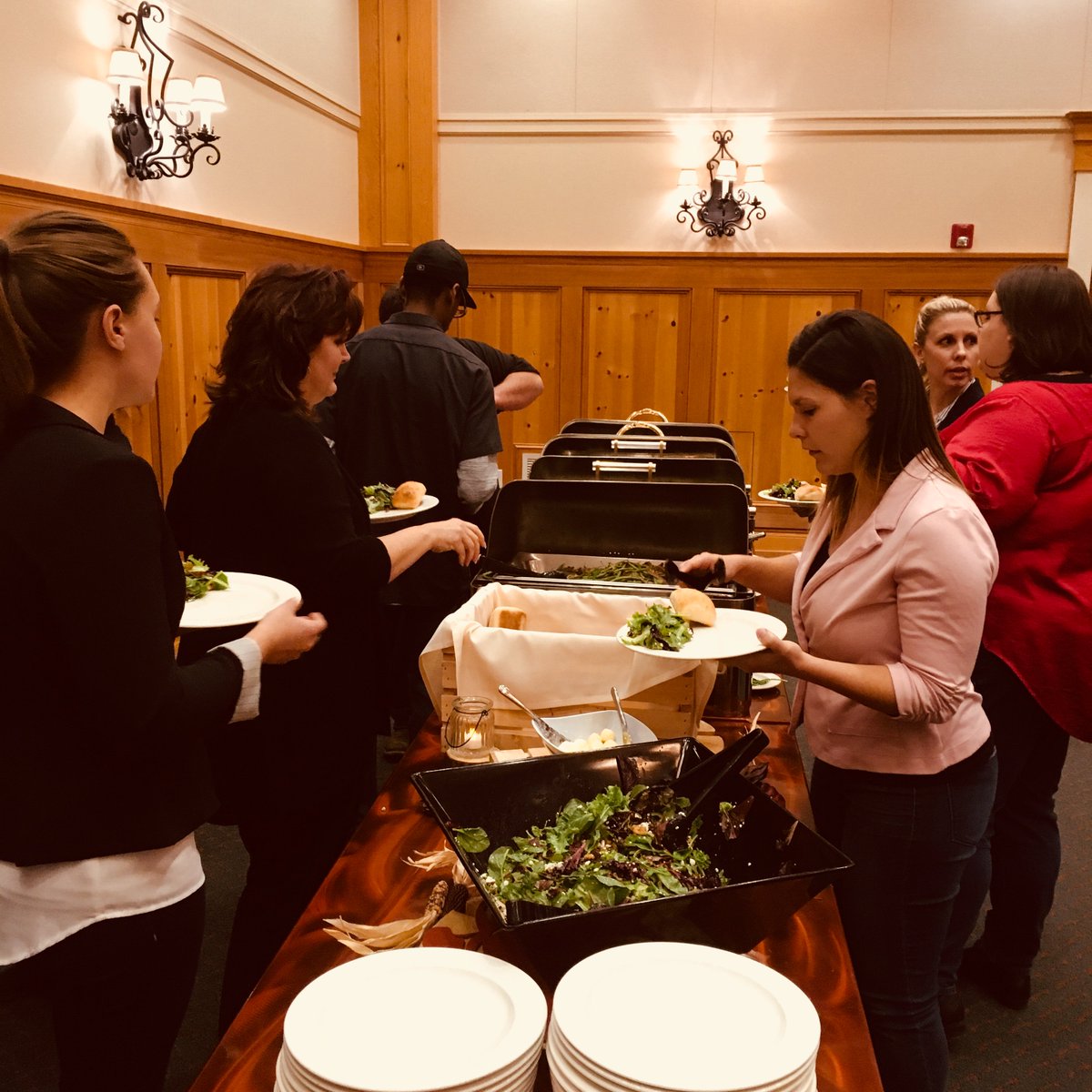 tmgnorthwest's tweet photo. Reminiscing about yesterday's #meeting! Delicious #lunch! #TMGLife Thanks again @heathmanlodge https://t.co/Rc3ueTD38p