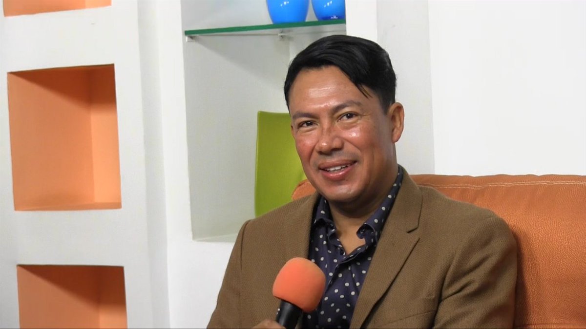 FINESO  I, candidato a rey de carnaval llega a EL DICTAMEN - goo.gl/Np9R9n