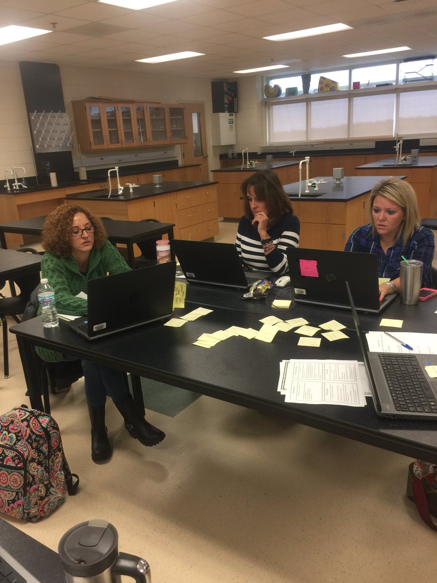 Kyle_Timmins13's tweet photo. @EiE_org planning with the fantastic @PerryCreekES staff with the amazing @teacherthode @tina_brennan5 #weTeach2017 #sccsd https://t.co/5lDITURVuo