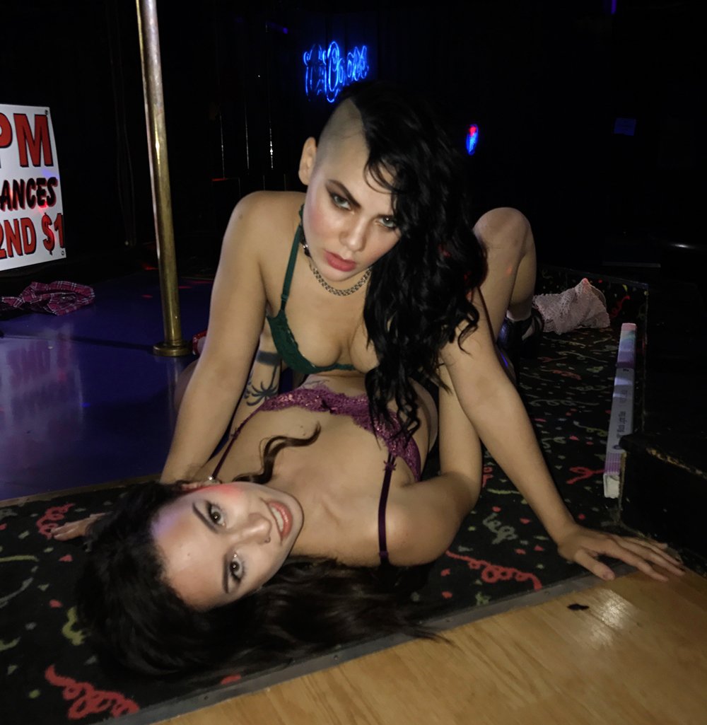 PlatCabaret's tweet photo. Wouldn't you like to be in the middle of this... #sexy #PlatinumCabaret #stripper https://t.co/uVA9RgTGEU