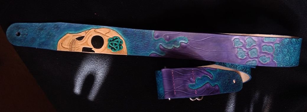 echoppedesophie's tweet photo. leather skull guitar strap. #lechoppedesophie.com #madeinfrance #handmade https://t.co/YeV7EaPDpJ