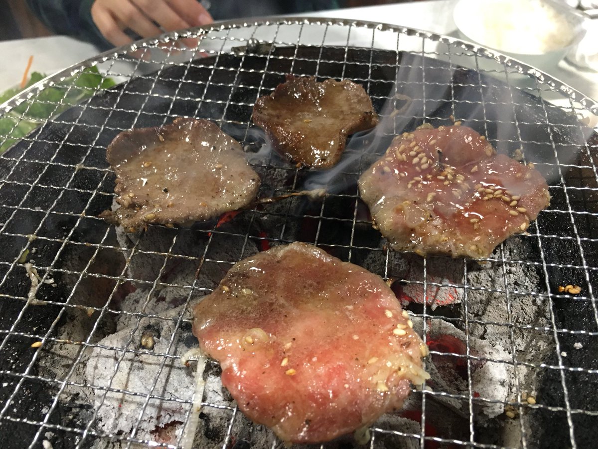 大久保 拓磨 Na Twitteru 吉祥寺の名焼肉店 李朝園 超高級焼肉ではないが チェーン店に行くくらいならもう少しだけお金を出して ここのしっかりしたお肉を食べた方がいい 雑多な店だが 意外と目は行き届いていて 何度も網を変えてくれる いつでもお客で