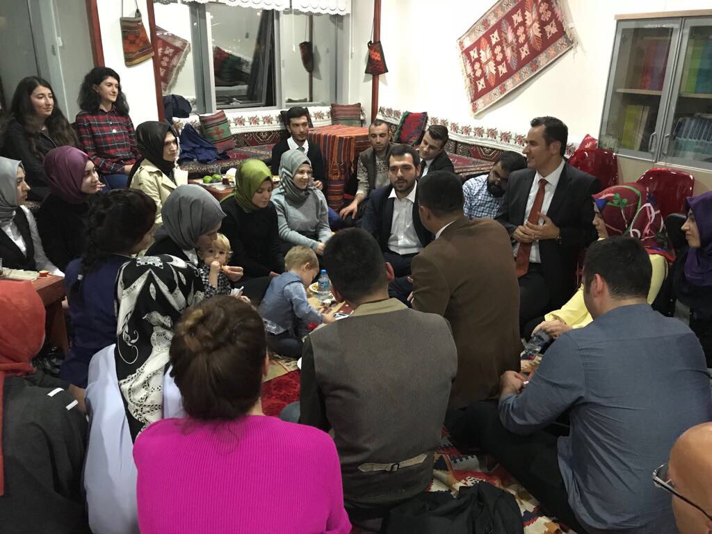 GSBgenclik's tweet photo. Gençlerimizin daveti üzerine #ÇayaGeliyoruz diyen Sn. Bakan Yardımcımız @A_Boynukalin Çankaya Gençlik Merkezimizde gençlerimizle buluştu. https://t.co/VY88nAe5nE