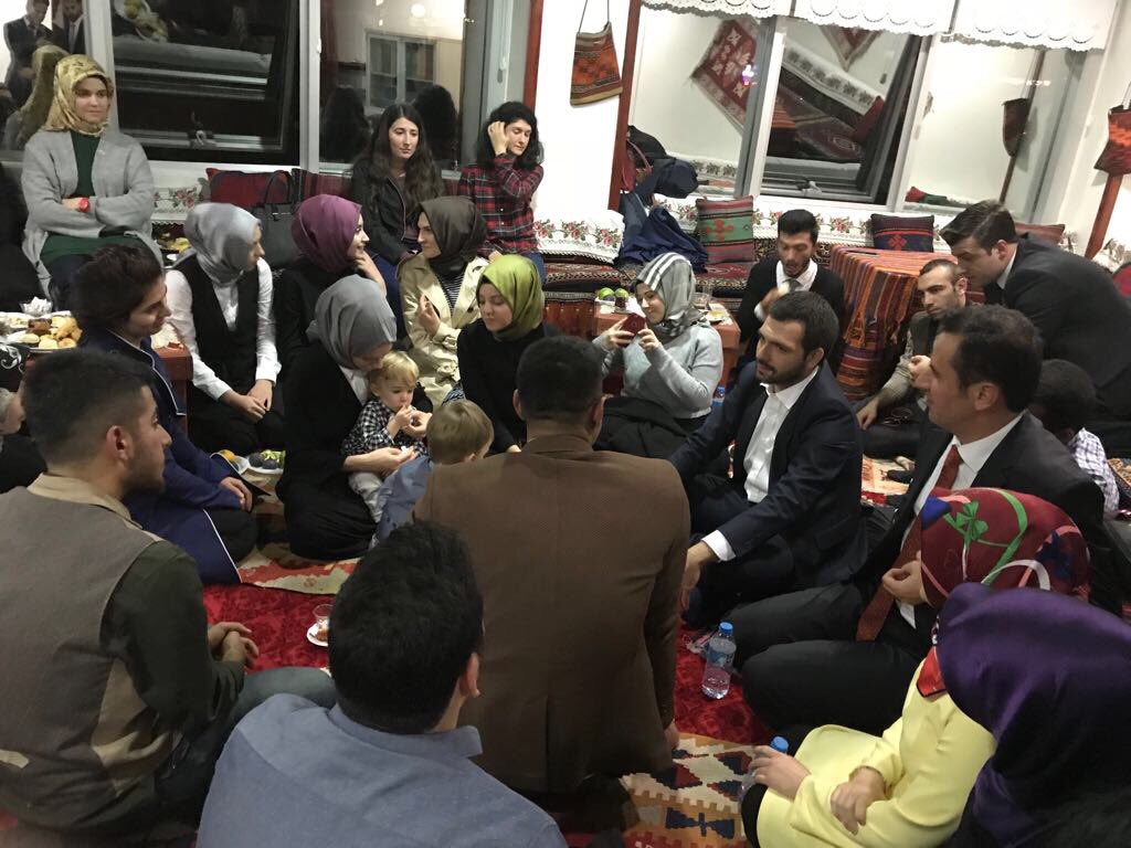 GSBgenclik's tweet photo. Gençlerimizin daveti üzerine #ÇayaGeliyoruz diyen Sn. Bakan Yardımcımız @A_Boynukalin Çankaya Gençlik Merkezimizde gençlerimizle buluştu. https://t.co/VY88nAe5nE