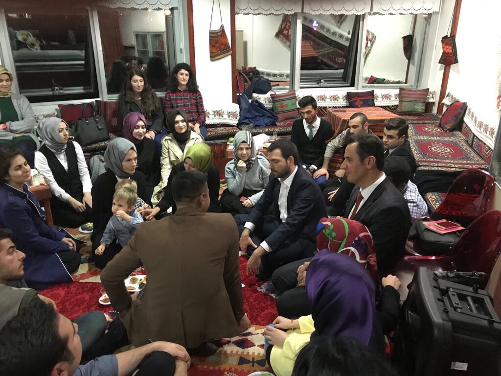 GSBgenclik's tweet photo. Gençlerimizin daveti üzerine #ÇayaGeliyoruz diyen Sn. Bakan Yardımcımız @A_Boynukalin Çankaya Gençlik Merkezimizde gençlerimizle buluştu. https://t.co/VY88nAe5nE
