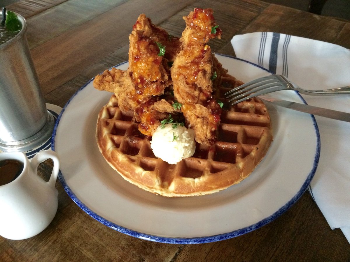 LegacyKitchen's tweet photo. Fried chicken and waffles are a weekend kind of thing. #KeepGoodCompany https://t.co/gVvc0UpL5i