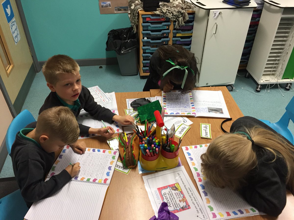 miss_hendry's tweet photo. Using editing stations to up level our writing ✅ https://t.co/hkCeT3Bxh7