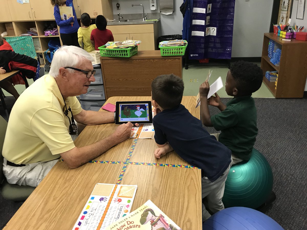 CRDimpact's tweet photo. Building positive associations with literacy through @UWSuncoast Manatee ReadingPals ❤️ #liveUnited  @SuncoastCGLR @Manateeschools @MyF2B https://t.co/k50DjIBdHq