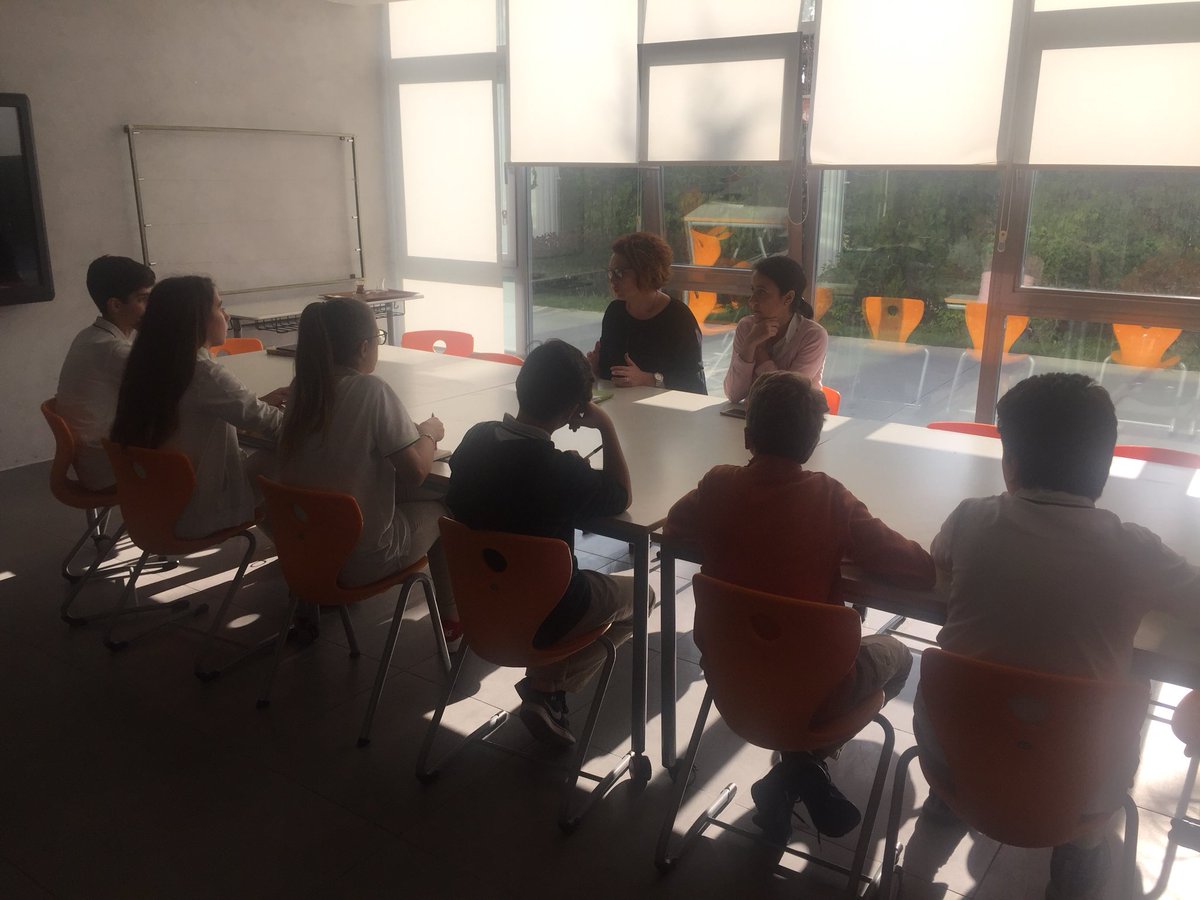 TemurHuseyin's tweet photo. Özlüceortaokul 8.sınıf temsilcilerimiz Okul Müdürlerimizle t-MBA ve girişimcilik üzerine konuştular @ArzuAkinAydin @GuldemG @aslihancelik13 https://t.co/18odsgh1xz
