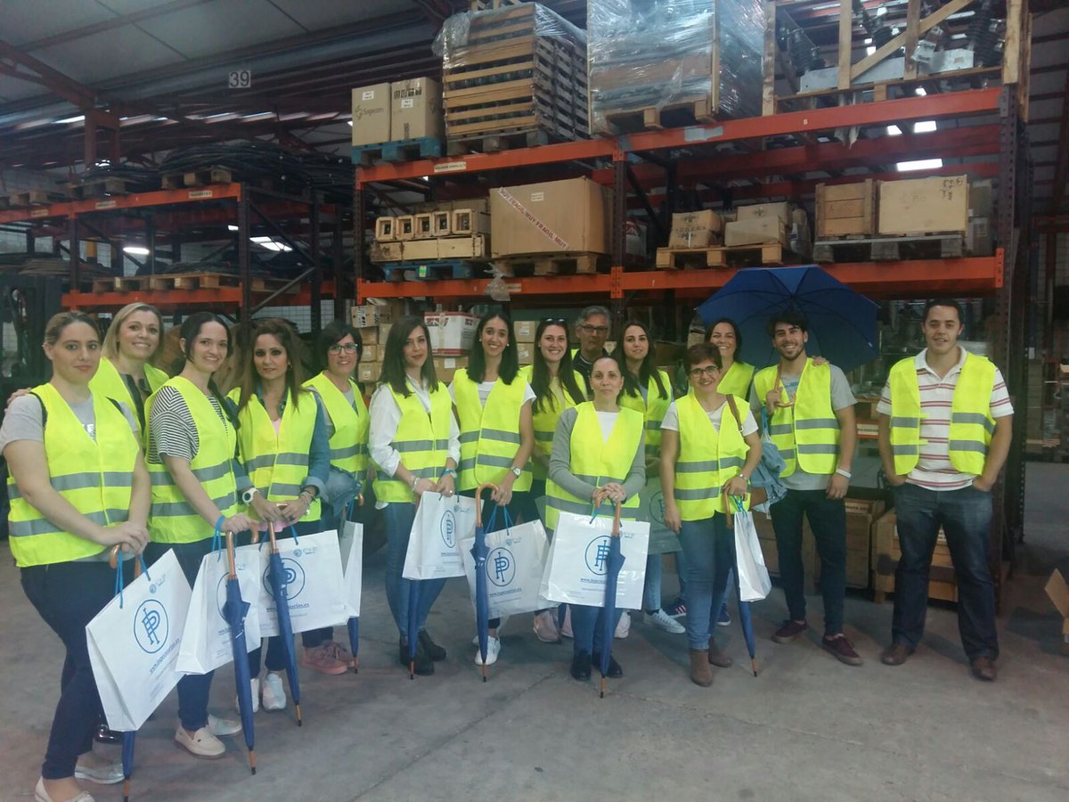 AlfonsoYun's tweet photo. Alumn@s del curso ORGANIZACIÓN Y GESTIÓN DE ALMACENES, aprendiendo y disfrutando de su visita al almacén de @inpecuarias
#formacion #calidad https://t.co/Gaxaa5pPqJ