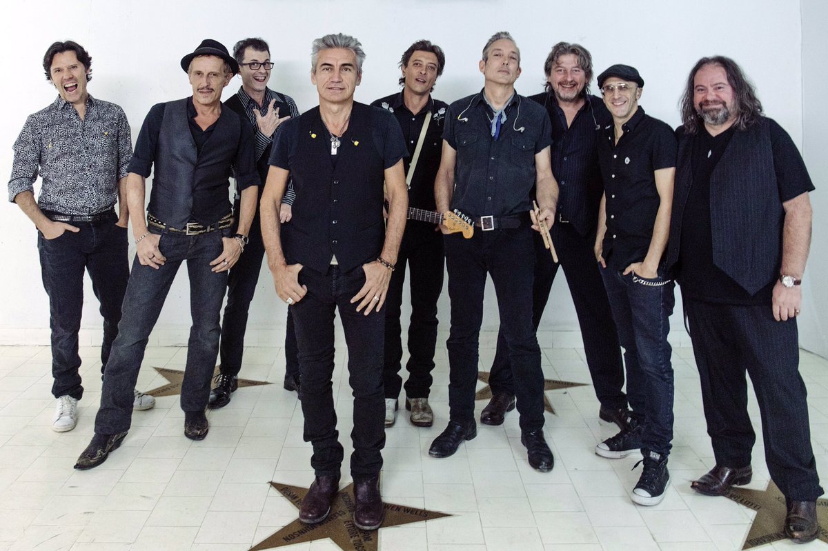 ligabue's tweet photo. Pronti a salire sul palco...Belli come il sole ☀️! #MadeInItalyTour https://t.co/HAqtMYe3qR