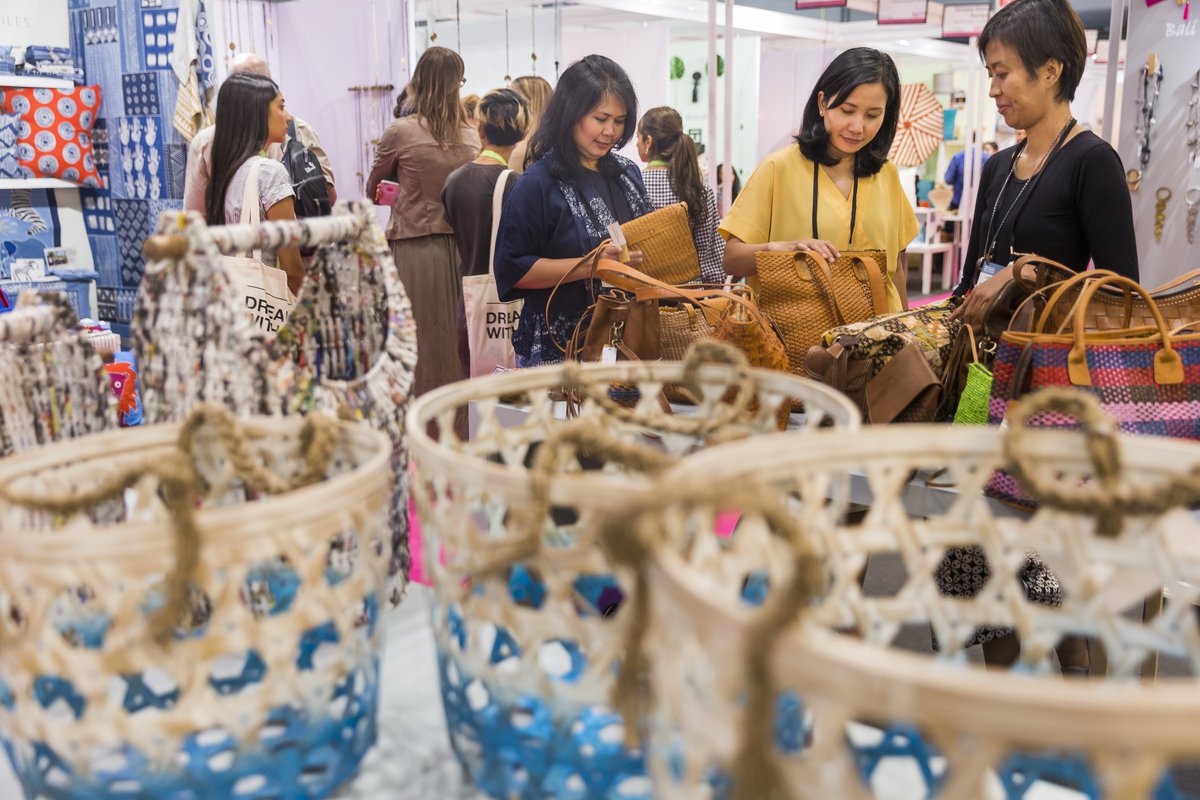 nynowmarket's tweet photo. The #ArtisanResource section @ #NYNOW was lively during the summer #market ๐ #TBThursday | https://t.co/e1Rhf6IEz1 https://t.co/bpuvTc4HjR