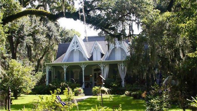 MsUlaRealtor's tweet photo. How Does the Ghost Take Her Eggs at This Haunted Bed-and-Breakfast? https://t.co/Uz30jvf3Fc https://t.co/g4J6DxNO87
