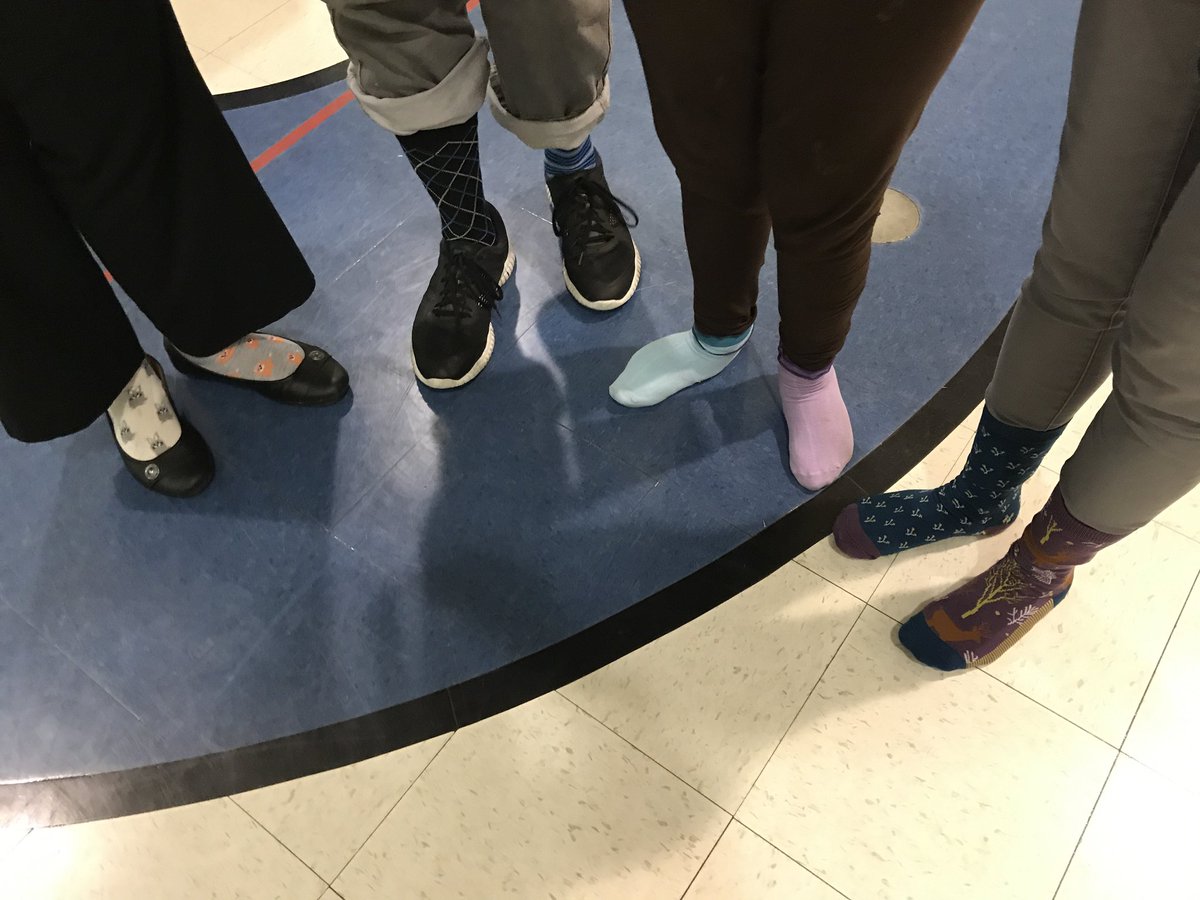 TweetLMB's tweet image. Awesome social workers at JJH - celebrating differences! 😁
#misfitstrong @MelissaGustis @DurkinJJH @jjhcounselor @Woodridge68