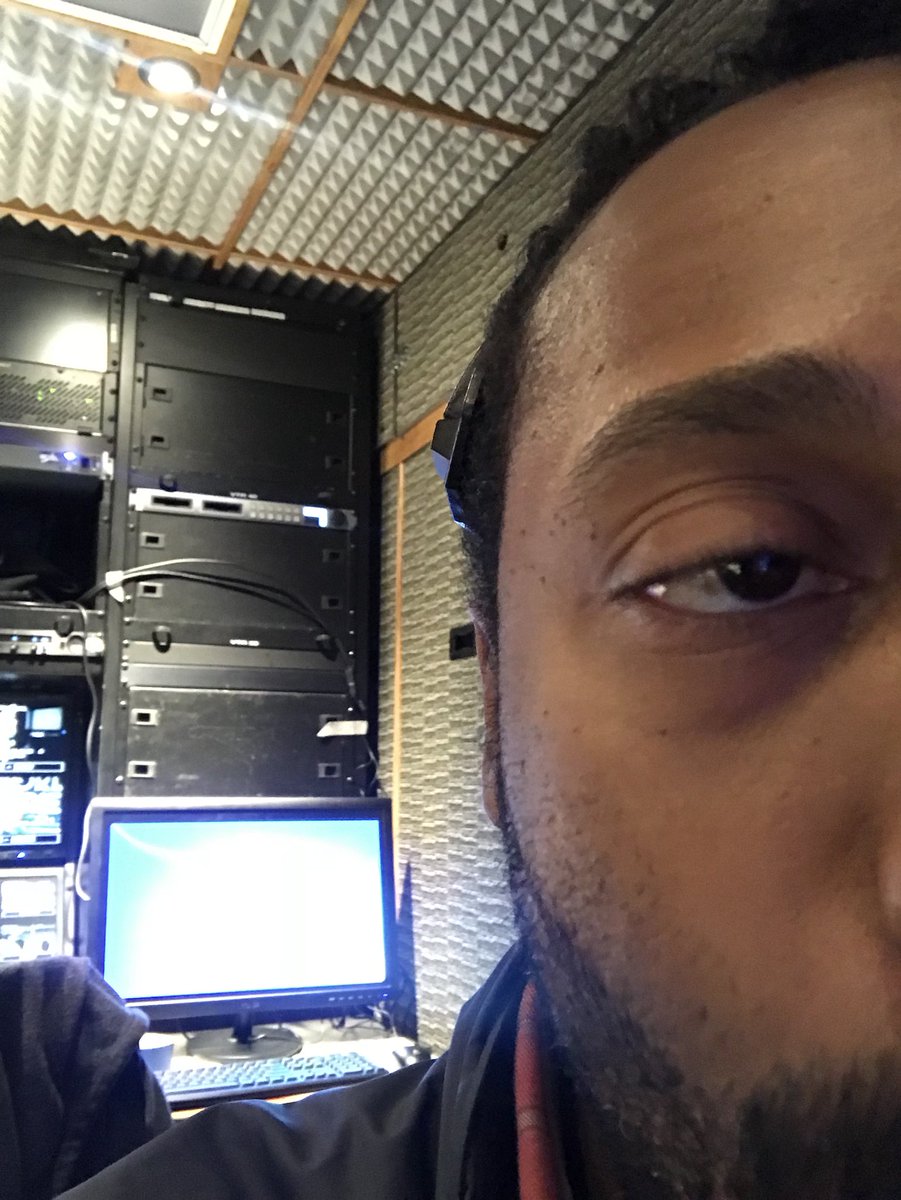 BezuHalliwell's tweet photo. #LeadEVS for @WorldSeries Pre/Post on @FS1 + @MLBONFOX later! The IPD is behind me on this truck...😑 #livingthedream #EddieSizzahandz https://t.co/LcW1HiT8Gi