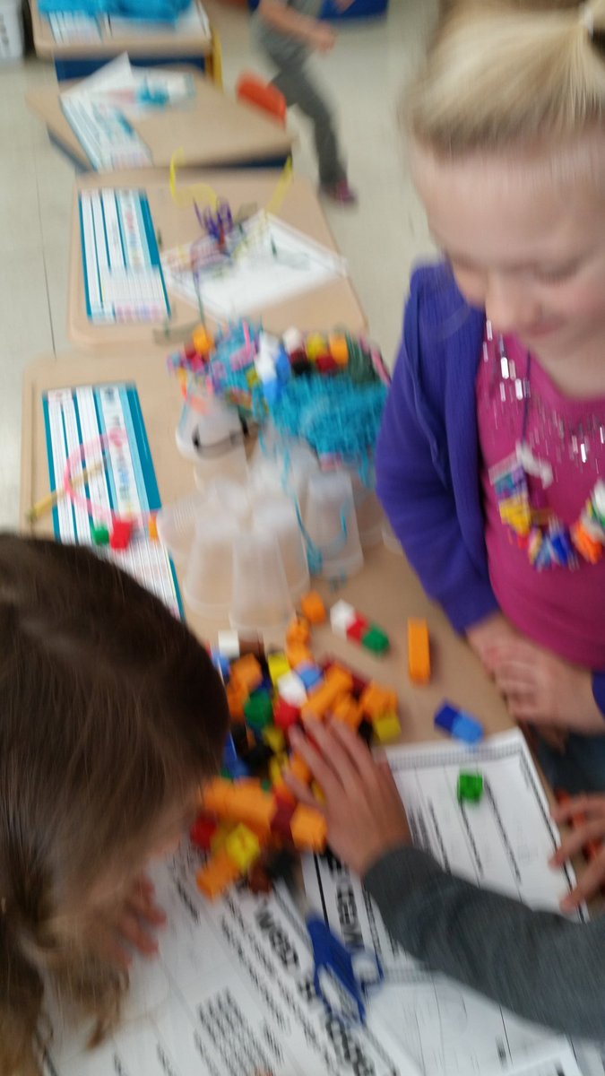 suzcogs's tweet photo. STEM ENGINEERING! #Mashpee #cogskids #team166 https://t.co/SSRzZIRbQ7