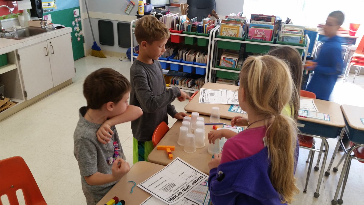suzcogs's tweet photo. STEM ENGINEERING! #Mashpee #cogskids #team166 https://t.co/SSRzZIRbQ7