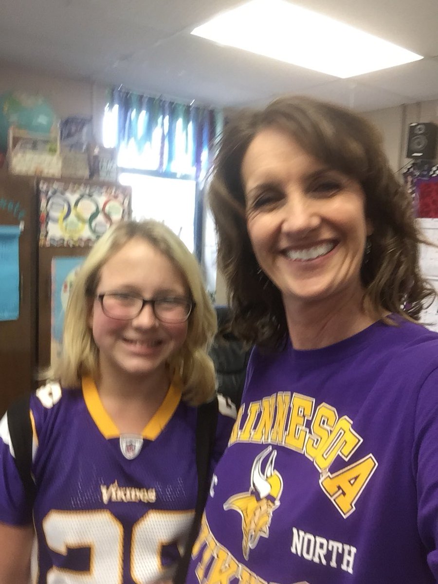 ThisLaurieJo's tweet photo. Favorite sports team day turned into twin day when former student stopped by to see me!
#cheneyelementary #MNVikings https://t.co/SE8cetFPl3
