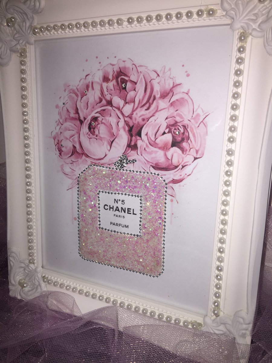 beau_lovelyxx's tweet photo. In total love with this ππ #pinkchanel #glitterframe PayPal Accepted orders dispatched within 2 working days by recorded delivery π https://t.co/tRZI79iUpp