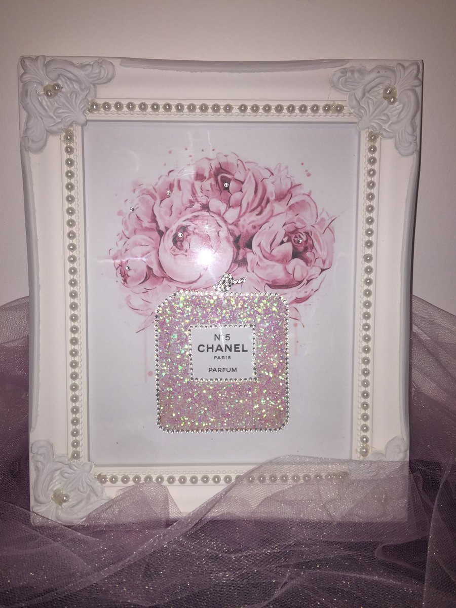 beau_lovelyxx's tweet photo. In total love with this ππ #pinkchanel #glitterframe PayPal Accepted orders dispatched within 2 working days by recorded delivery π https://t.co/tRZI79iUpp